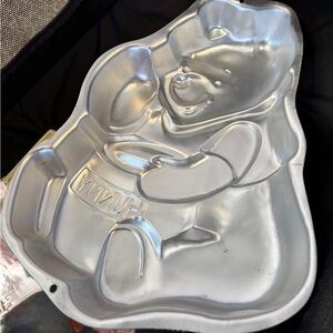 Vintage 1995 Winnie the Pooh cake pan